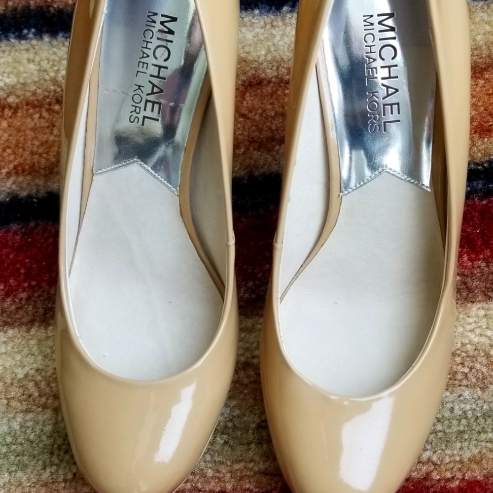 Michael Kors platform size 6 Nude color